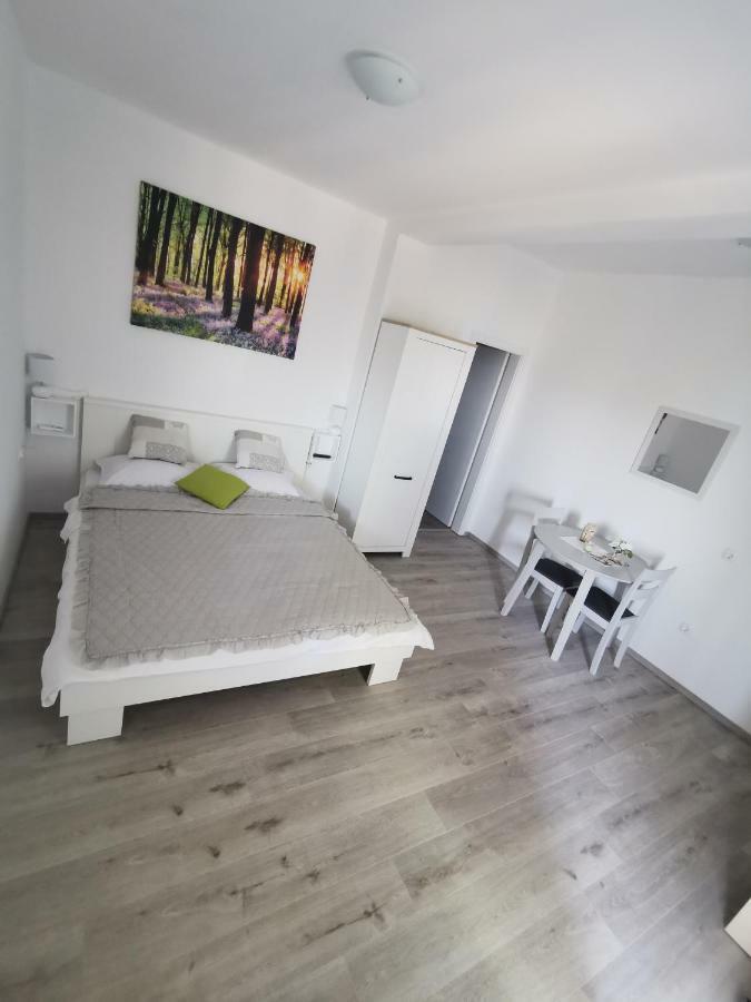 Apartmani Mila Starigrad Paklenica Dış mekan fotoğraf