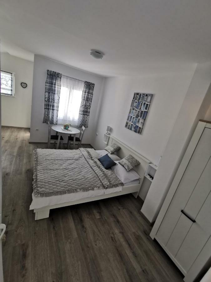 Apartmani Mila Starigrad Paklenica Dış mekan fotoğraf