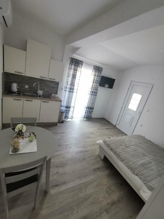 Apartmani Mila Starigrad Paklenica Dış mekan fotoğraf